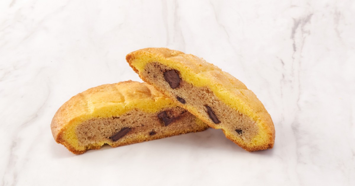 7-Eleven Japan releases chocolate cookies that taste like freshly baked melon bread
