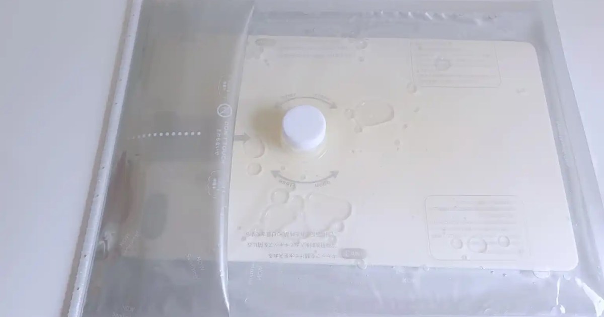 This Japanese chopping board sanitising bag might be the handy kitchen gadget we never knew we needed