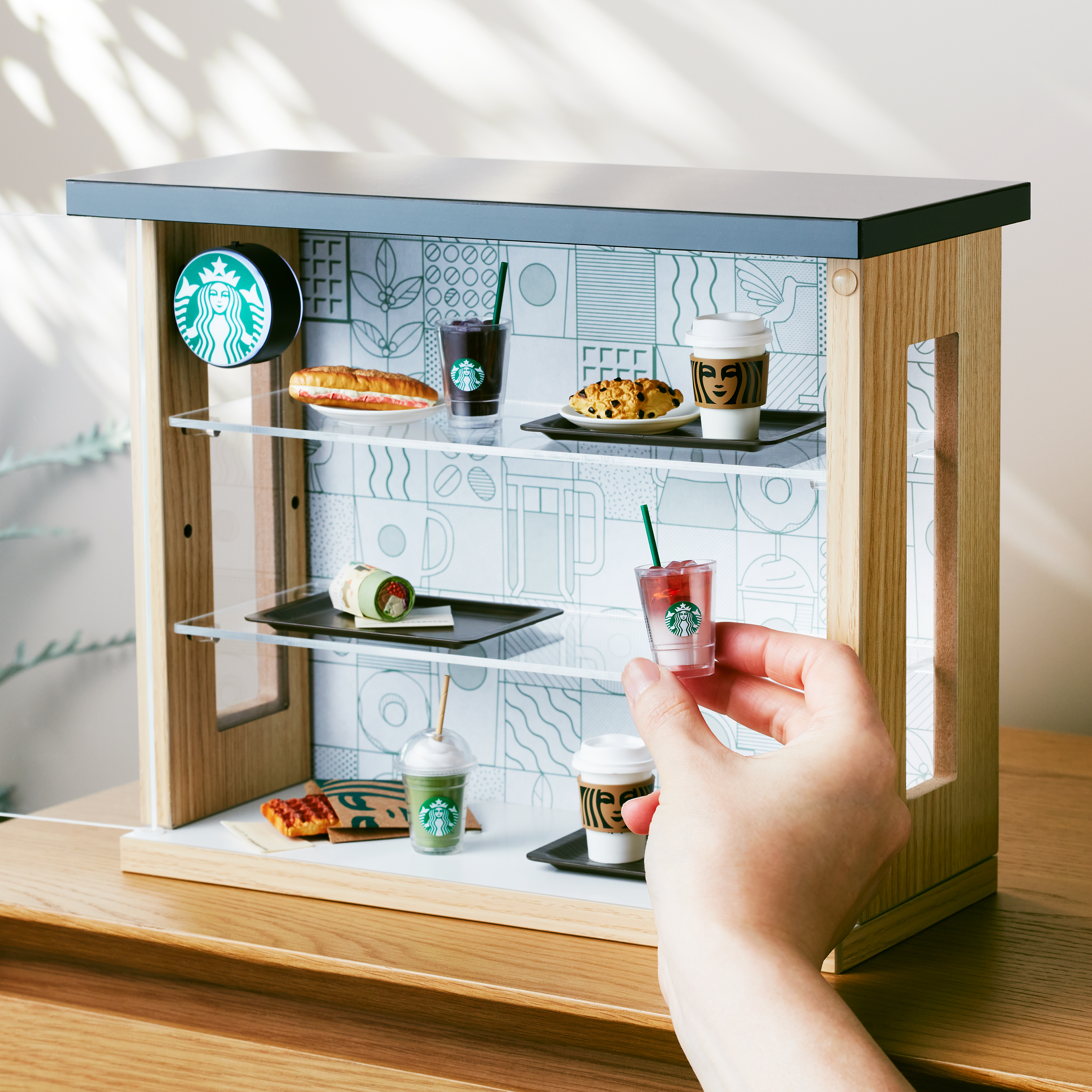 Starbucks Japan releases a miniature display rack so you can create your very own store at home