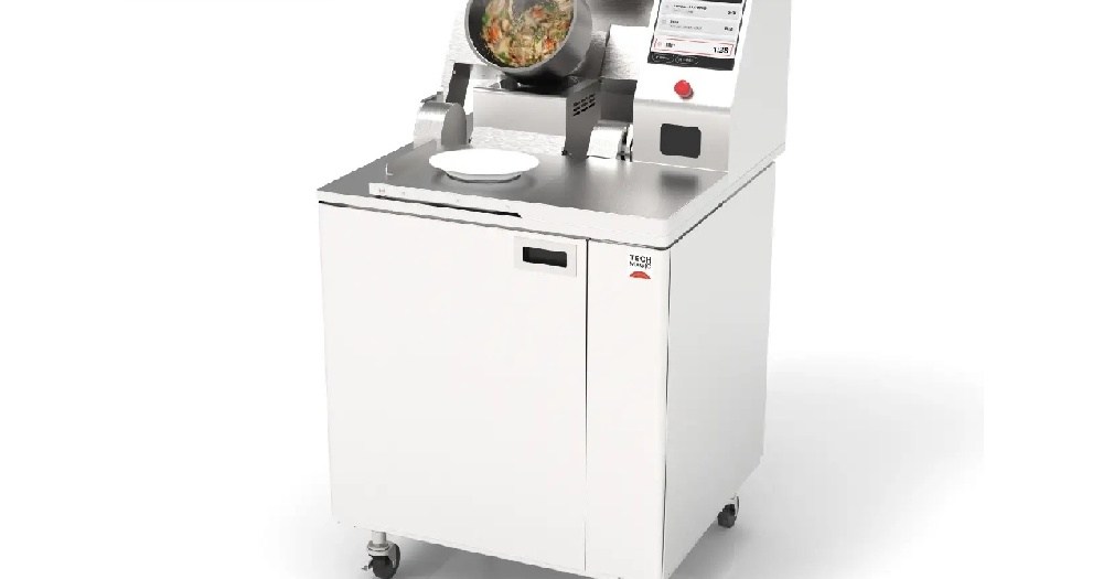 Japanese convenience store Lawson now has stir-fried noodle-cooking robot chefs