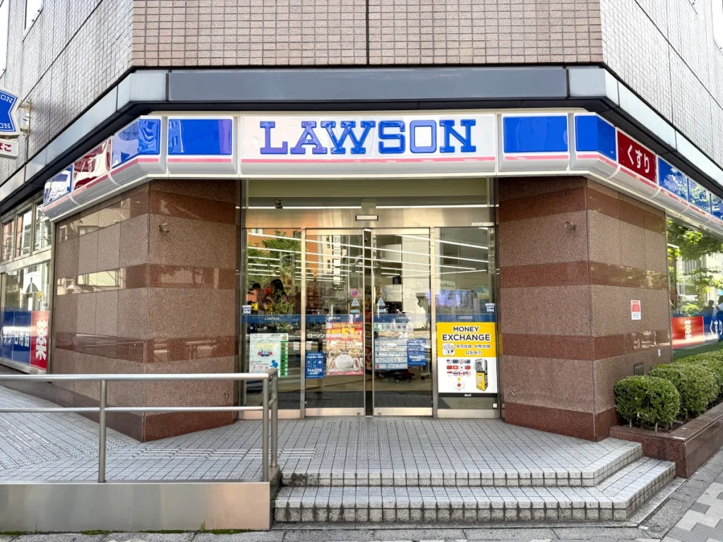 Japanese convenience store Lawson now has stir-fried noodle-cooking ...