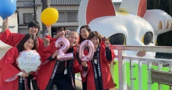 Aichi city throws year-long 20th birthday bash for giant beckoning cat statue, Hello Kitty invited