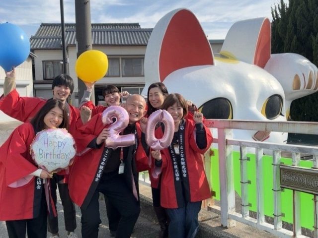 Aichi city throws year-long 20th birthday bash for giant beckoning cat statue, Hello Kitty invited Aichi city throws year-long 20th birthday bash for giant beckoning cat statue, Hello Kitty invited