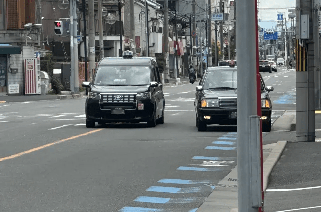 Tokyo to repaint streets over rule that makes it impossible for cars to pass bicycles Tokyo to repaint streets over rule that makes it impossible for cars to pass bicycles