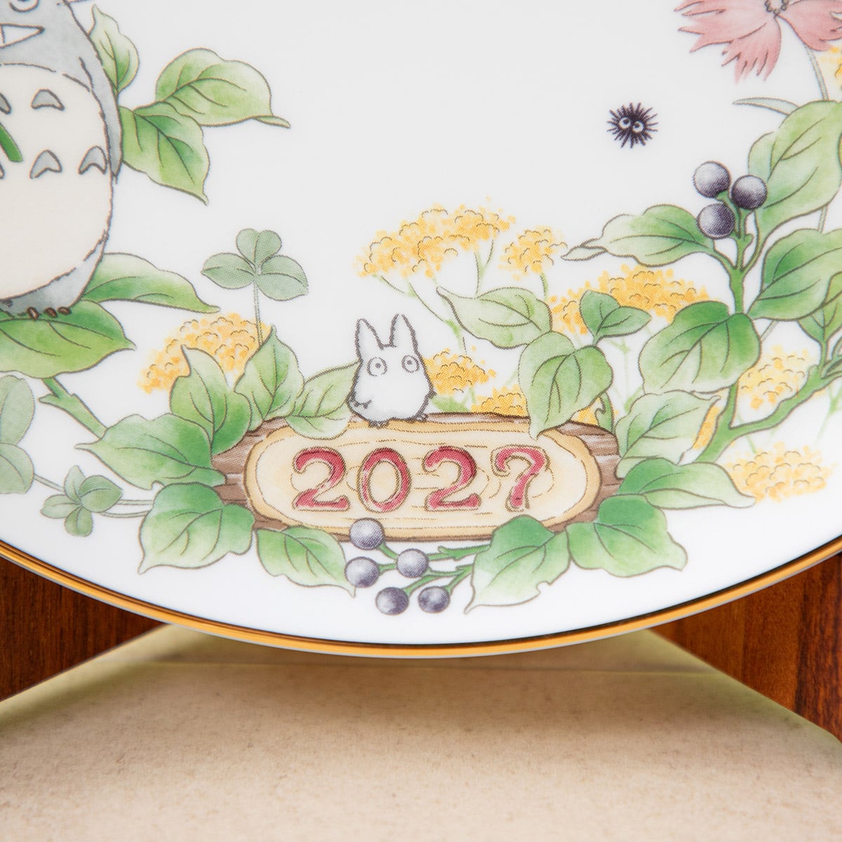 TOTORO 1997～2017(2002) YEARLY PLATE 飾り皿 Studio Ghibli unveils new My Neighbour Totoro Yearly Plate for