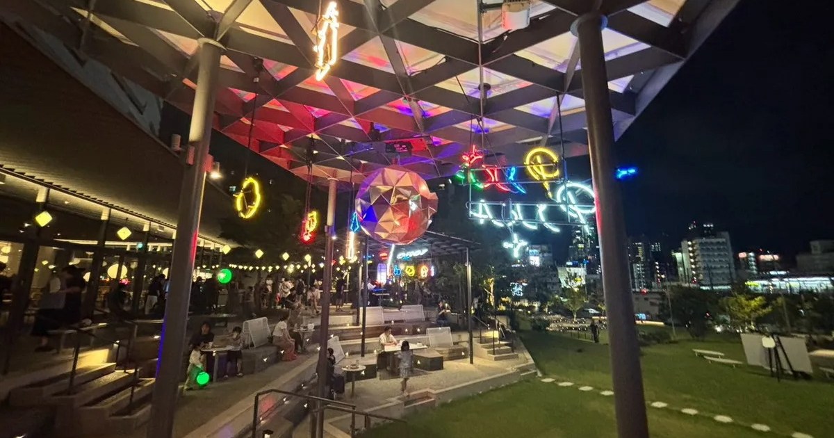 Osaka’s amazing budget-luxury hotel has free takoyaki, craft beer, and comedy shows