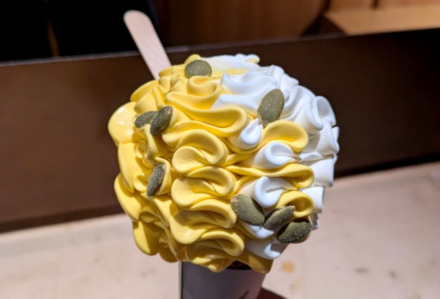 One of Tokyo’s most beautiful soft serve ice creams is also one of its trickiest to find [Photos]