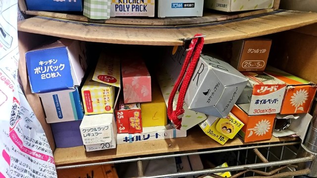 We hunt for treasure at an all-you-can-stuff Kanagawa secondhand shop for just 1,000 yen