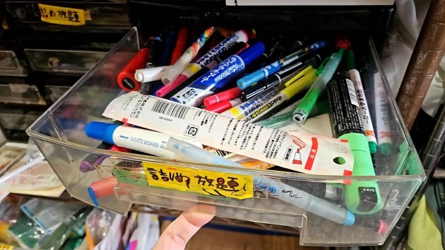We hunt for treasure at an all-you-can-stuff Kanagawa secondhand shop for just 1,000 yen