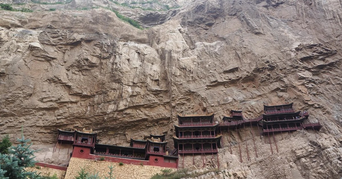 Visiting the “world’s most precarious temple” in China, where getting there is half the battle